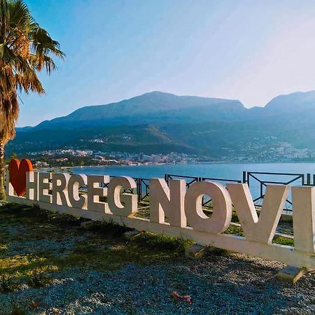 Dlx Apartman Adriatics Herceg Novi Bagian luar foto
