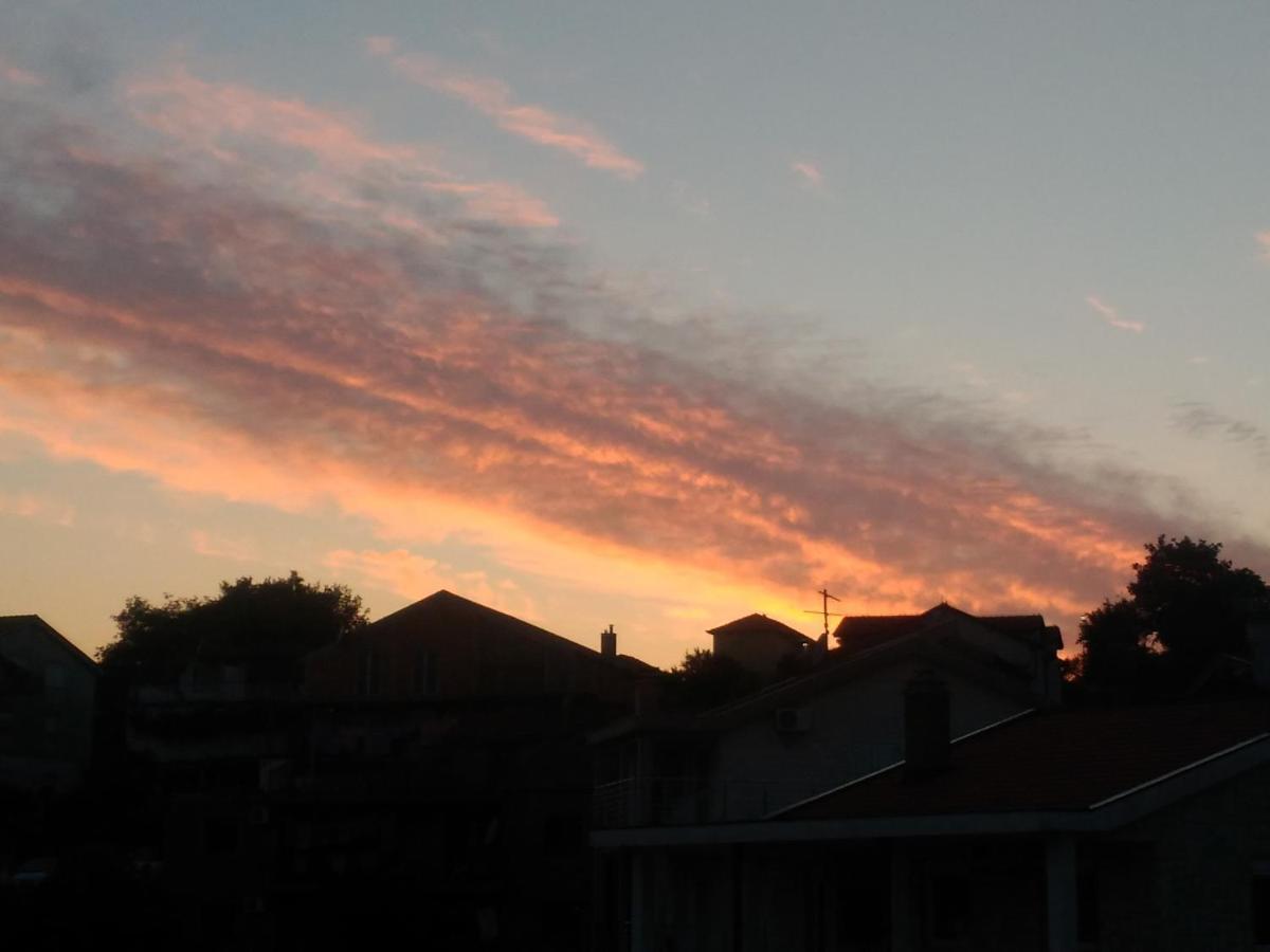 Dlx Apartman Adriatics Herceg Novi Bagian luar foto