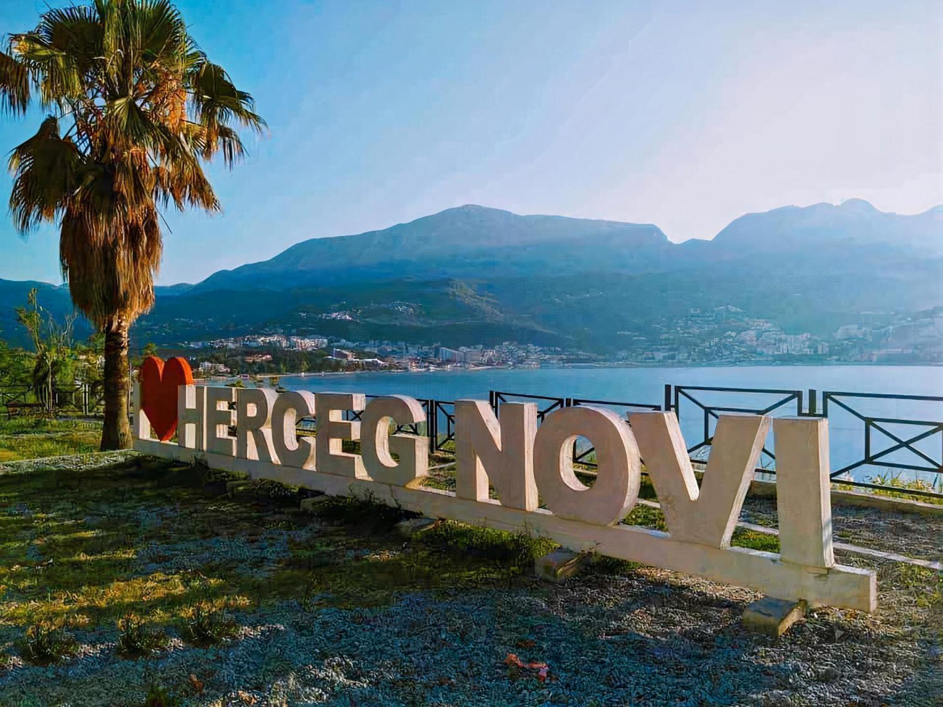 Dlx Apartman Adriatics Herceg Novi Bagian luar foto